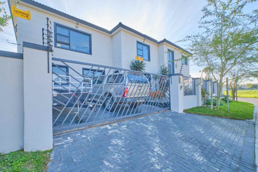 4 Bedroom Property for Sale in Flamingo Vlei Western Cape